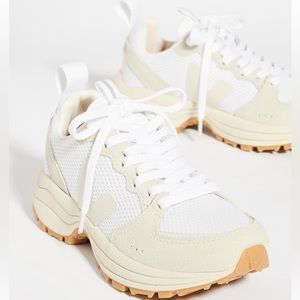 Veja Venturi Trainer Sneakers in White Pierre / Natural size 38